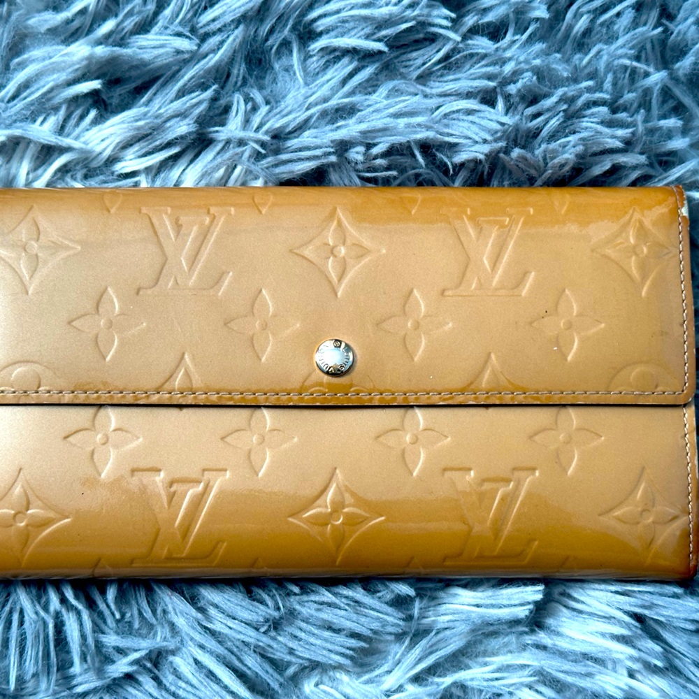 Louis Vuitton 100% vernis wallet. Pre loved